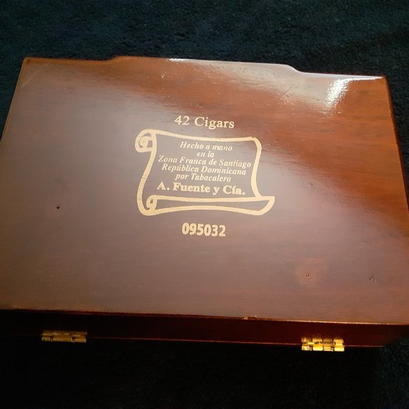 FuenteFuente Opus X Serie X Perfecxion No. 4 lacquered empty cigar box - Picture 5 of 5